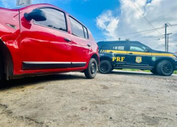 PRF recupera veículo com registro de roubo durante fiscalização na BR-420, em Jaguaquara