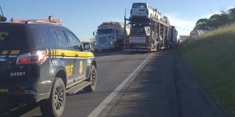 Colisão frontal na BR-116 deixa dois mortos e interdita parcialmente o trânsito entre Jaguaquara e Irajuba