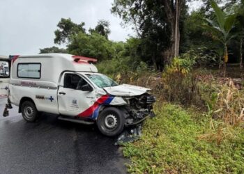 Ambulância e caçamba se envolvem em colisão na BA-650 entre Ipiaú e Ibirataia; três pessoas são socorridas