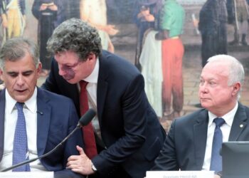 CCJ da Câmara aprova admissibilidade de propostas que acabam com a escala 6×1