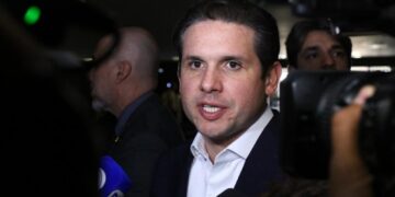 Hugo Motta defende fim da escala 6X1 sem corte de salários e diz que tema é prioridade da Câmara