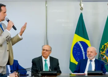 Governo revoga “taxa das blusinhas” e volta a isentar compras internacionais de até US$ 50