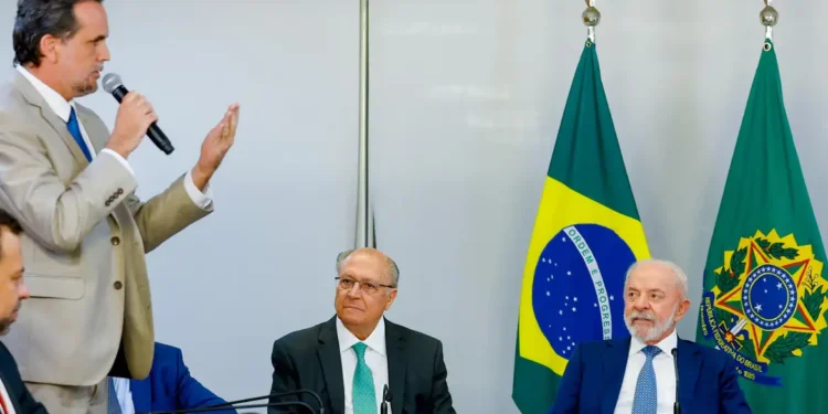 Governo revoga “taxa das blusinhas” e volta a isentar compras internacionais de até US$ 50