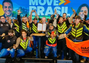 Lula cria programa de R$ 30 bilhões para motoristas de aplicativos