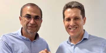 Hassan homenageia Zé Cocá com a Comenda 2 de Julho aprovada pela ALBA