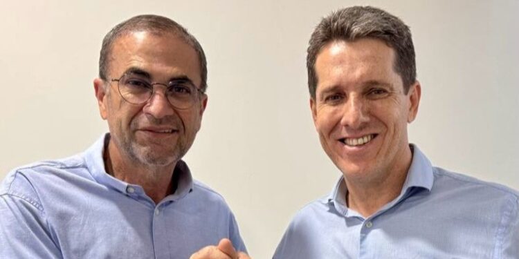 Hassan homenageia Zé Cocá com a Comenda 2 de Julho aprovada pela ALBA