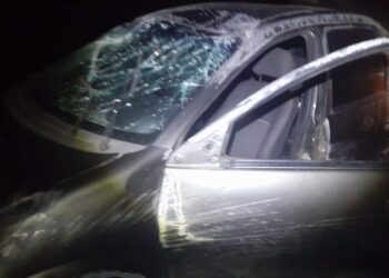 Motorista perde controle, capota carro e provoca colisão na BA-130 entre Itagi e BR-330