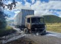 Incêndio em carreta interdita trecho da BR-116 entre Jequié e Manoel Vitorino