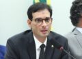 Léo Prates apresenta relatório da PEC que reduz jornada para 40 horas e acaba com escala 6×1