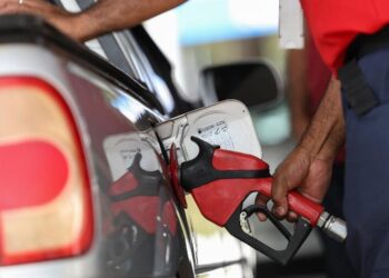 Governo Lula anuncia subsídio para combustíveis e tenta conter alta da gasolina e do diesel
