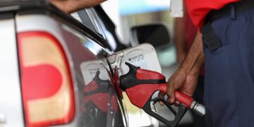 Governo Lula anuncia subsídio para combustíveis e tenta conter alta da gasolina e do diesel