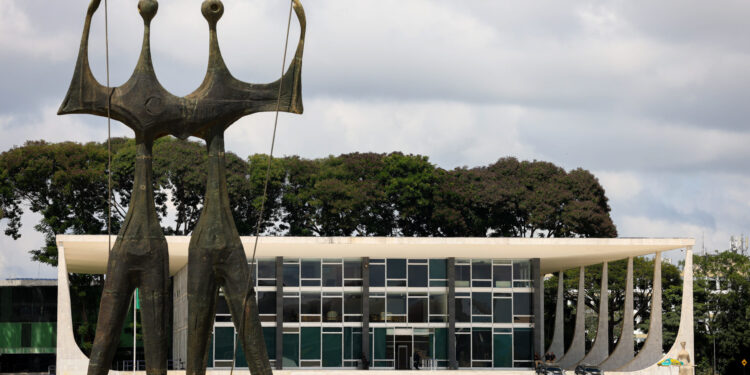 STF impõe multa diária a estados e municípios que não prestaram contas sobre emendas Pix