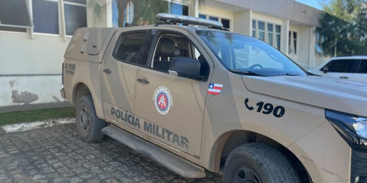 Casal que seria alvo de ação criminosa é conduzido à delegacia junto com adolescente durante operação conjunta em Jaguaquara