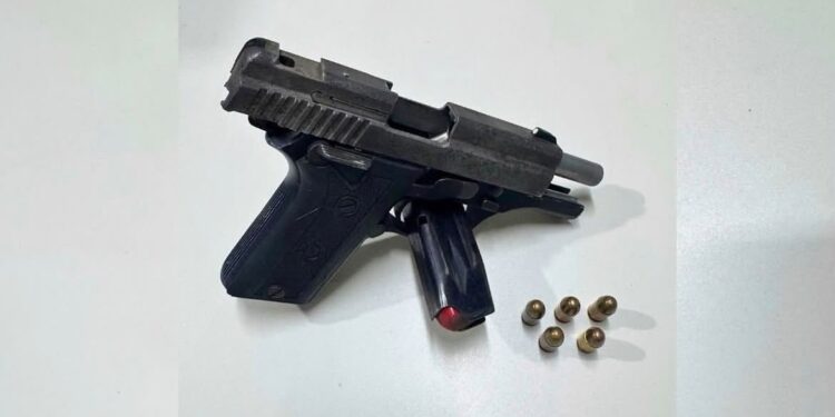 Homem é preso com pistola de numeração raspada durante ação da PM e Guarda Municipal em Jaguaquara