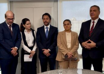 Ex-procuradora de contas, Camila Vasquez toma posse como conselheira do TCM