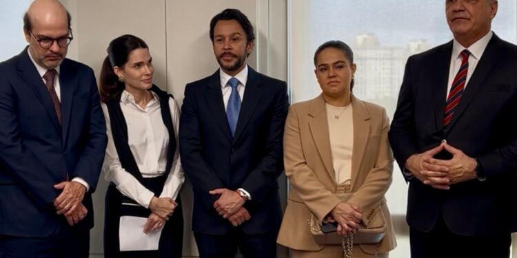 Ex-procuradora de contas, Camila Vasquez toma posse como conselheira do TCM