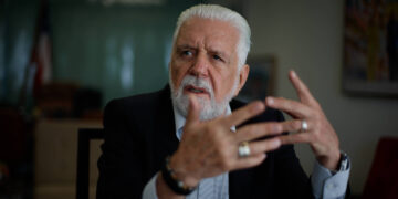 Polícia Federal intima Jaques Wagner para depor em investigação sobre o Banco Master
