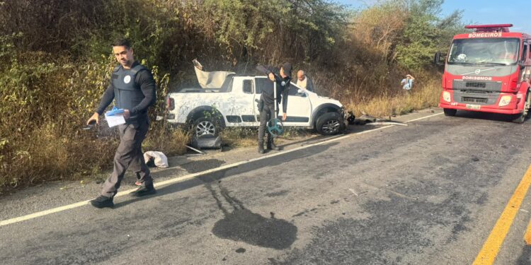 Jovem de 25 anos morre em batida entre carro e ônibus na BA-026, entre Contendas do Sincorá e Maracás