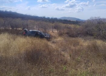 Família fica ferida após carro capotar na BA-026, entre Contendas do Sincorá e Maracás