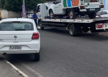 Empresário empurra carro contratado pela Prefeitura de Jequié e caso vai parar na delegacia