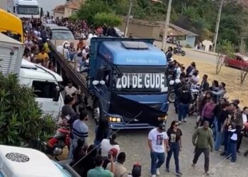 Sob forte comoção, caminhoneiro morto em acidente em Minas Gerais é sepultado em Jaguaquara