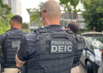 Cuidadora de idosa é presa em flagrante por desvio de cerca de R$ 100 mil em Eunápolis