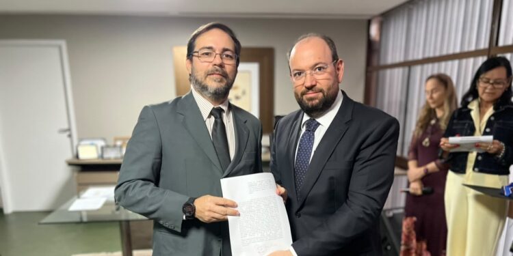 TRE-BA empossa juiz federal Iran Esmeraldo Leite como membro efetivo da Corte Eleitoral