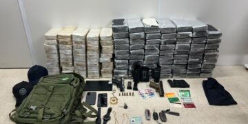 Estudante de Direito e policial militar são presos com 119 kg de drogas em shopping de Salvador