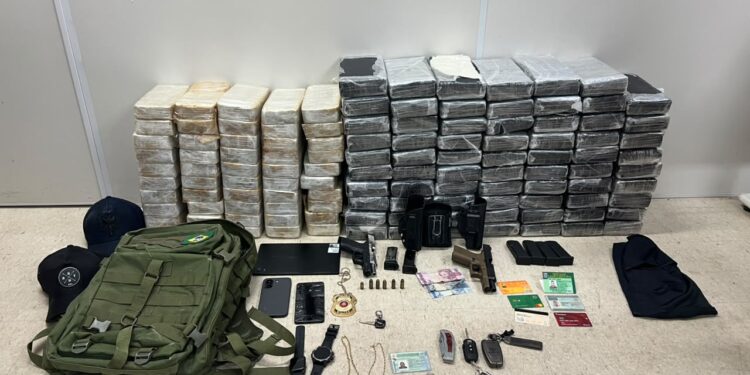 Estudante de Direito e policial militar são presos com 119 kg de drogas em shopping de Salvador