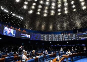 Senado aprova projeto que aumenta penas para crimes contra profissionais da saúde e da educação