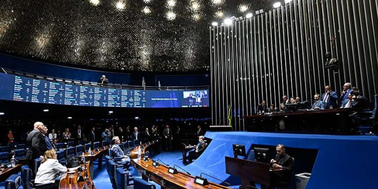 Senado aprova projeto que aumenta penas para crimes de violência sexual contra crianças e adolescentes na internet