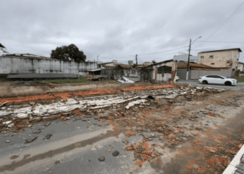 Temporal provoca destruição, deixa bairros sem energia e causa transtornos em Eunápolis