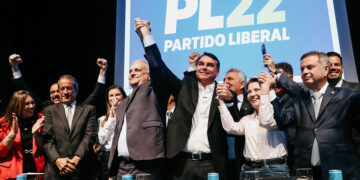 Flávio Bolsonaro anuncia Alfredo Gaspar como candidato a vice em chapa puro sangue do PL