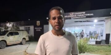Thiancle Araújo deixa delegacia e acusa PMs de abuso de autoridade após prisão em Alagoinhas