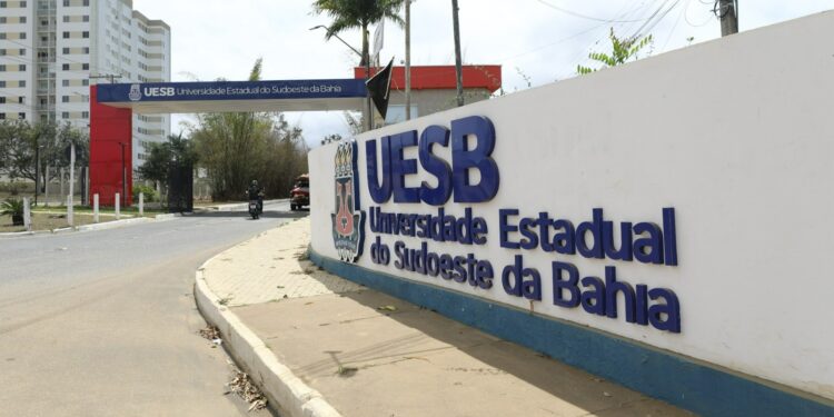 UESB abre inscrições e pedidos de isenção do vestibular 2027
