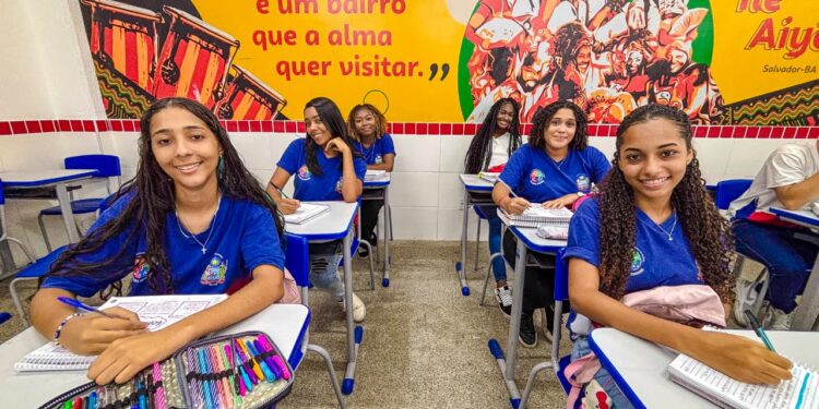 Ensino Médio da Bahia sobe no Ideb, mas nota ainda fica abaixo da média nacional
