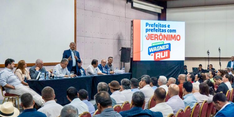 Jerônimo reúne mais de 70 prefeitos em encontro de mobilização política em Salvador