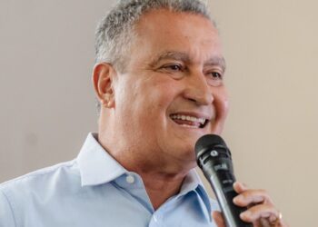 Rui Costa contesta prefeita de Vitória da Conquista sobre creches do PAC e recursos do SUS