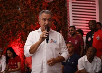 Rui compara oposição a escorpião e diz que eleitor deve evitar quem pode “quebrar as pernas de Lula”