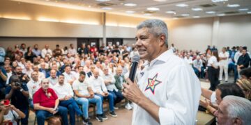 Jerônimo reúne mais de 300 prefeitos aliados em Salvador para alinhar campanha