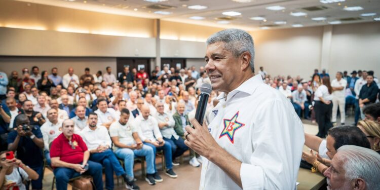 Jerônimo reúne mais de 300 prefeitos aliados em Salvador para alinhar campanha