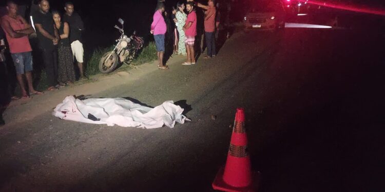Motociclista morre após colisão com veículo de carga na BA-549, entre Itamari e Gandu