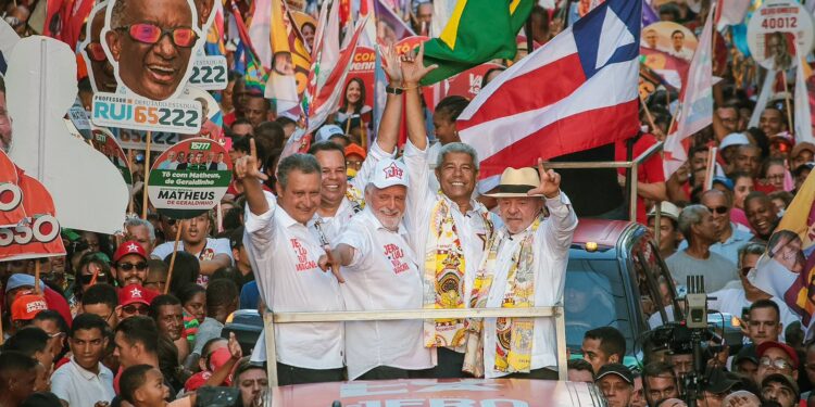 Lula escolhe Liberdade para primeira caminhada de campanha na Bahia