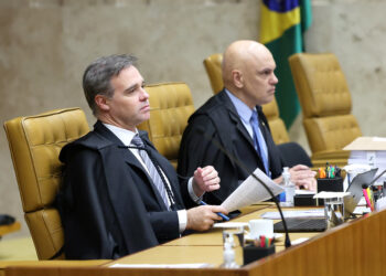 Mendonça retira sigilo de inquérito e expõe relação entre Moraes e Vorcaro