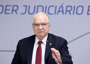 Fachin diz que STF adotará medidas após analisar indícios e pede preservação da integridade da Corte