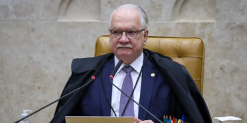 Fachin dá 5 dias para Moraes, Mendonça, Gonet e PF explicarem pontos de investigação