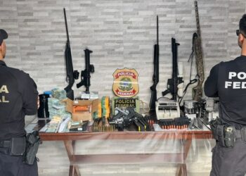 PF apreende 44 armas e R$ 535 mil durante operação em Feira de Santana