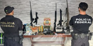 PF apreende 44 armas e R$ 535 mil durante operação em Feira de Santana