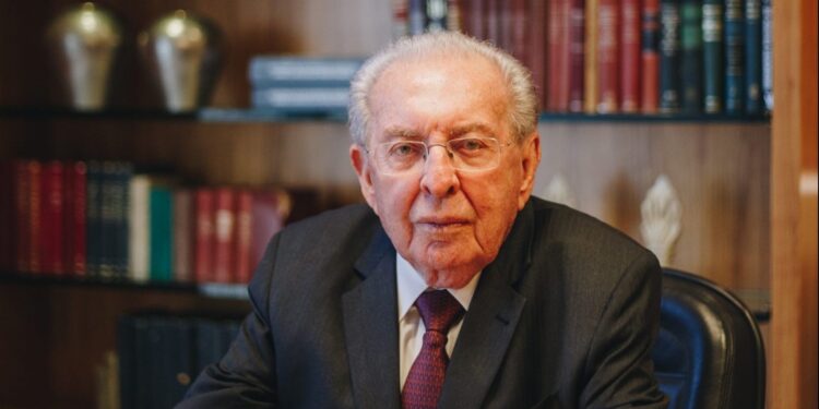Jaguaquarense Ilmar Galvão e outros 12 ex-ministros do STF assinam carta dirigida a Fachin