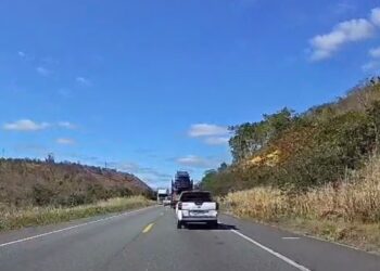 Motorista força ultrapassagem e quase bate de frente com carreta na BR-116